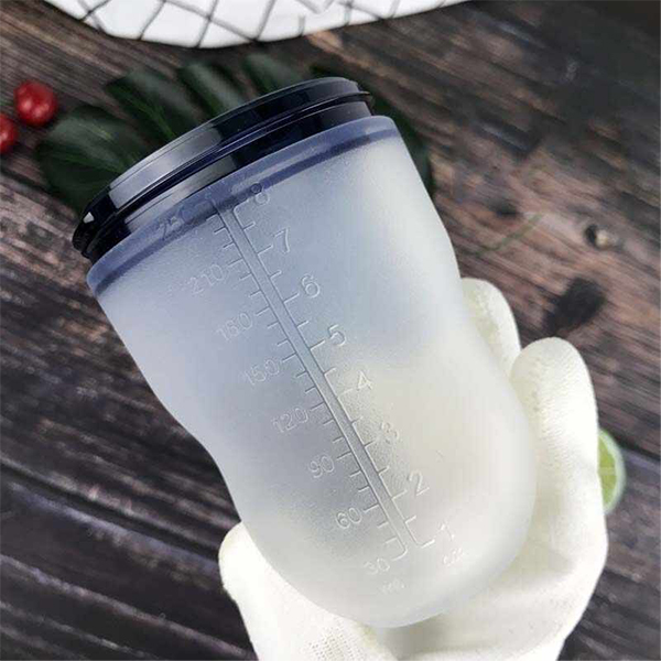 BabyBottle, biberon ce poate fi folosit fără mâini - Image 2