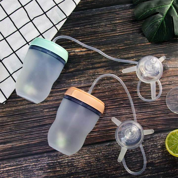 BabyBottle, biberon ce poate fi folosit fără mâini - Image 5