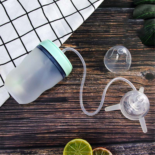 BabyBottle, biberon ce poate fi folosit fără mâini - Image 8