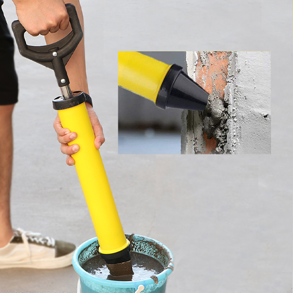 Aplicați cantitatea dorită de mortar pe perete, pe cărămizi, în crăpături sau oriunde doriți!