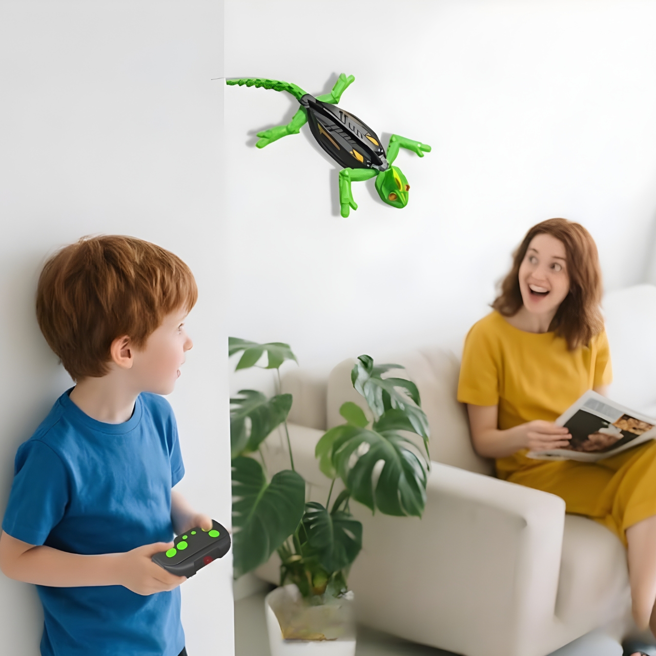 Gecko, o șopârlă controlată de la distanță care se urcă pe podele și pereți - Image 9
