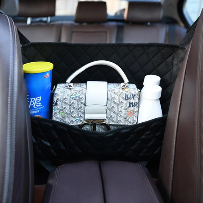 Organizatorul auto este util pentru depozitarea diferitelor lucruri precum portofelul, telefonul, gustările etc.