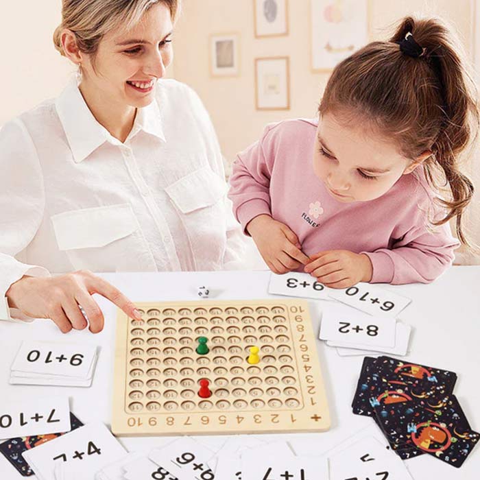 Jocul de societate oferă 2 moduri diferite de joc!