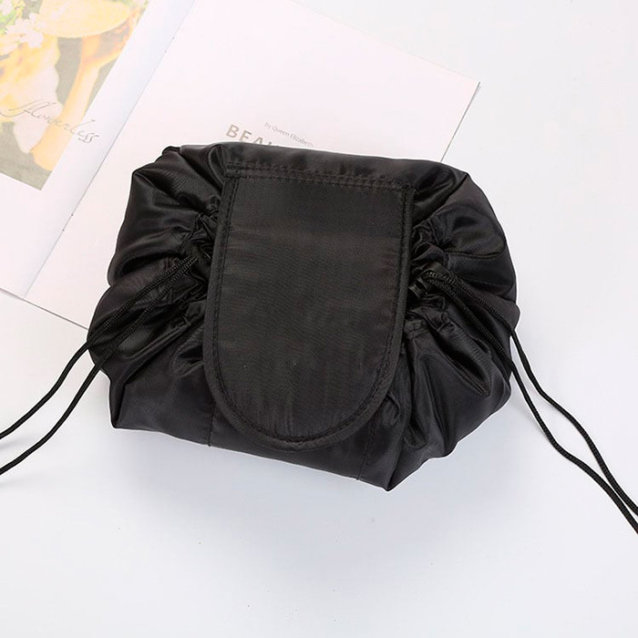 Pouch, o poșetă de femei pentru depozitarea diverselor accesorii - Image 3