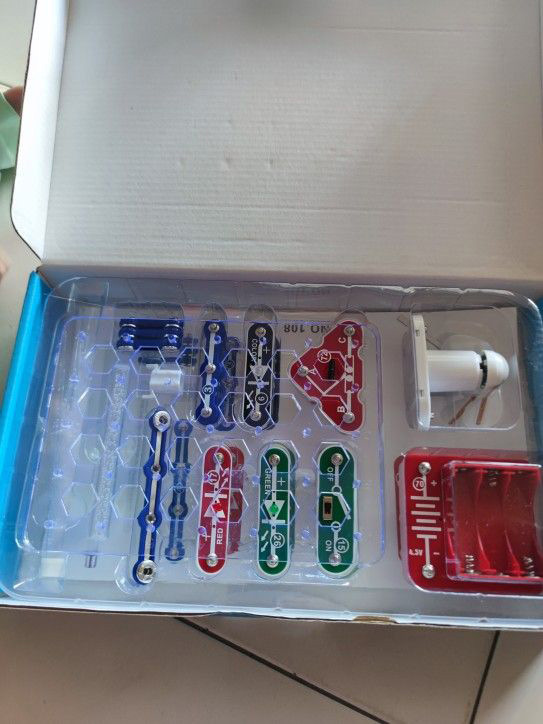 ScienceKit, un jucărie didactică în care copilul învață bazele electricității (17 piese mondiale) - Image 10